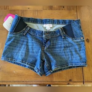 Isabel maternity shorts